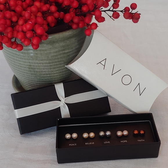 Avon Pearl Earring Box Set - Picture 2 of 9